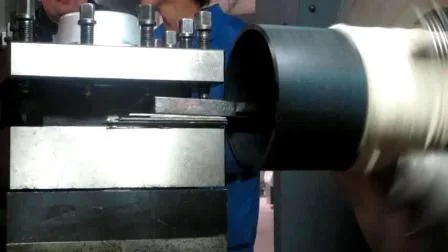 Corte de roscas de tubos en una máquina de torno CNC automática